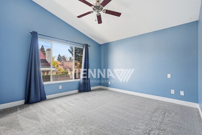 Building Photo - 2212 Thurton Dr