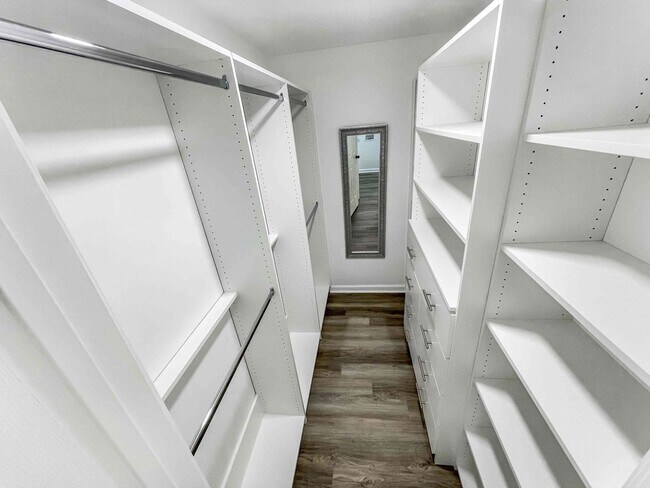 Building Photo - Beautiful 3BR Home Near Mozley Park!