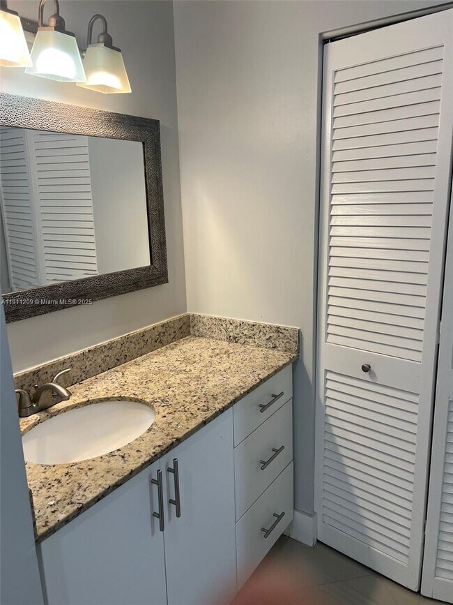 Building Photo - 1825 S Ocean Dr