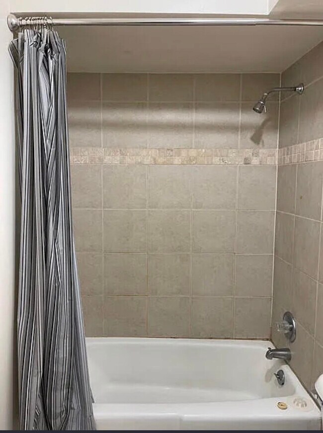 Building Photo - 219 N Grace Ave