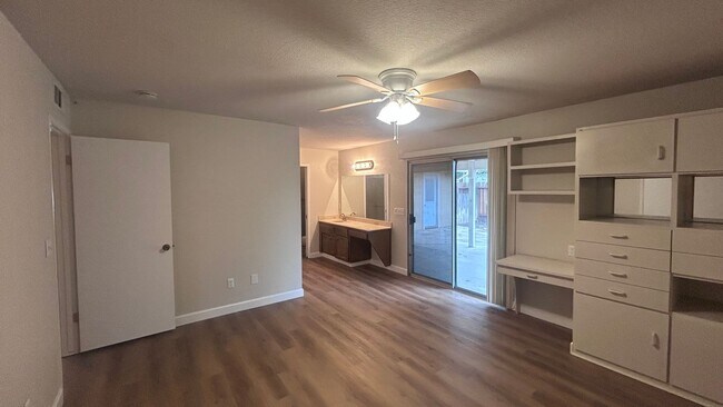 Building Photo - Lakewood Elementary School District