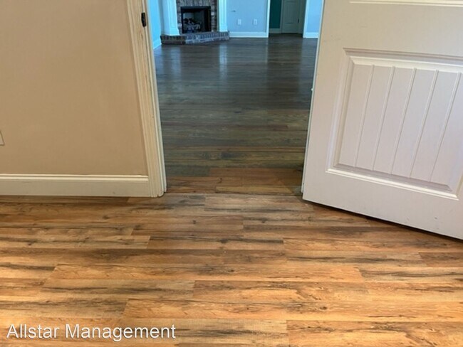 Building Photo - 3 br, 2 bath House - 103 Tracey Cove