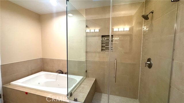 Building Photo - 16 Willow Tree Ln