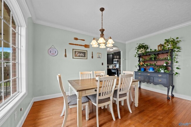 Building Photo - 25850 Iron Gate Dr