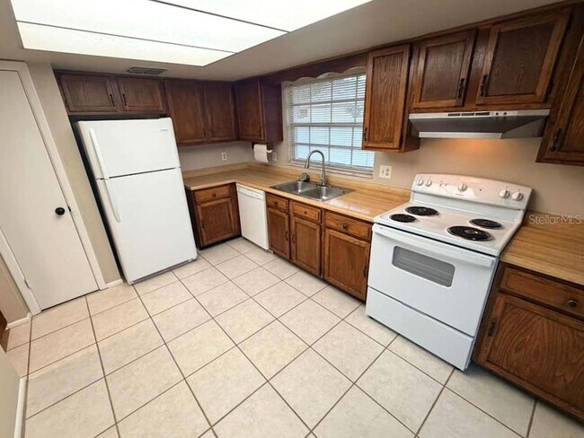 Building Photo - 1311 Alfonzo Cir