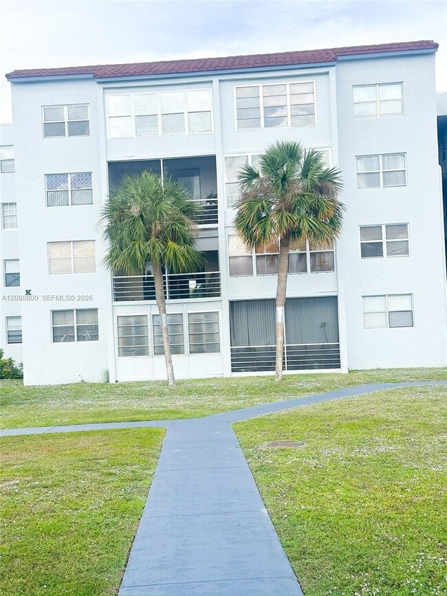 Building Photo - 2860 Somerset Dr