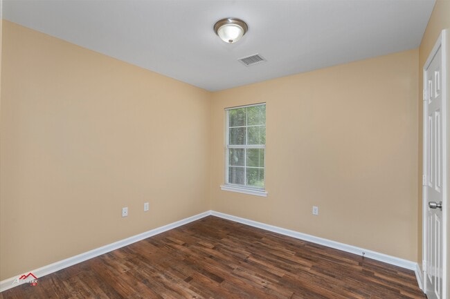 Building Photo - 1155 Pecan St