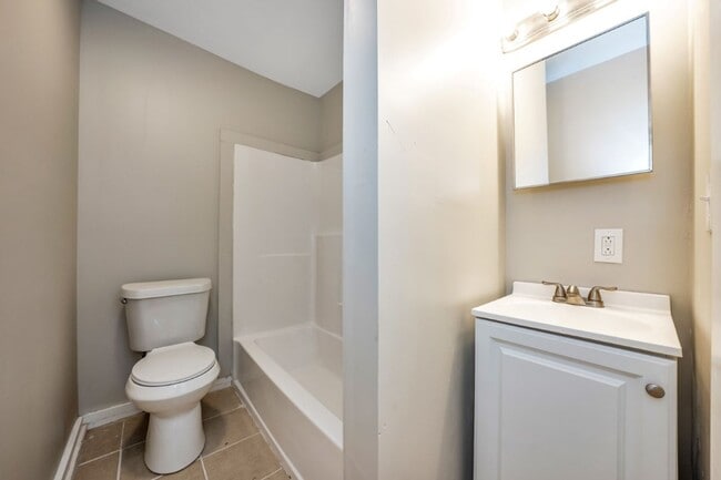 Building Photo - Cozy Childersburg Duplex! 2 Bed 1 Bath $75...