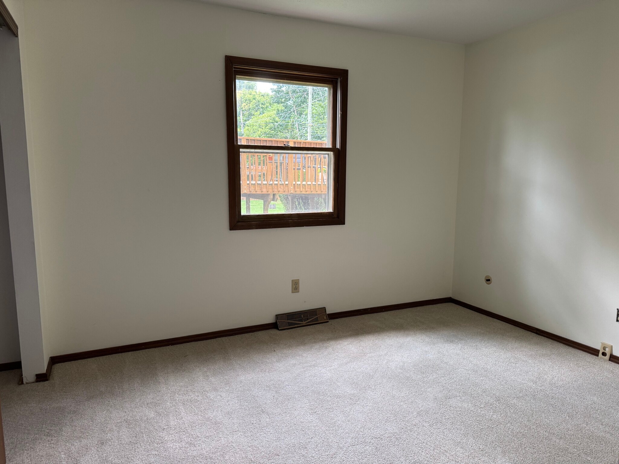 Building Photo - 721 E Wellington Ct