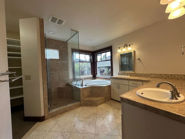 Building Photo - 607 NW Federal St