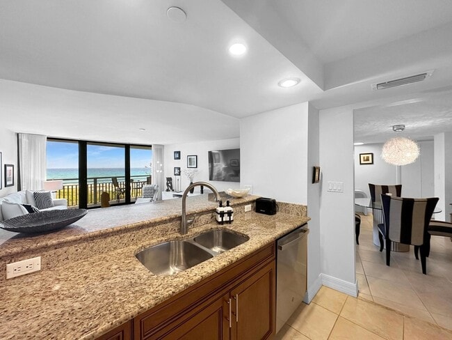 Building Photo - 3000 N Ocean Dr