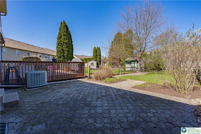 Building Photo - 1753 Pinewind Dr