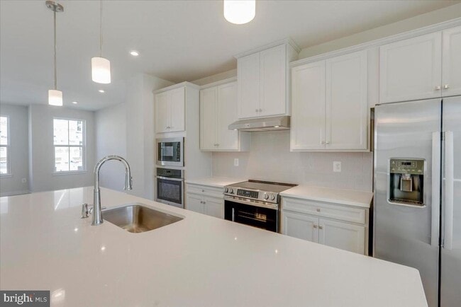 Building Photo - 9287 Tanfield Dr