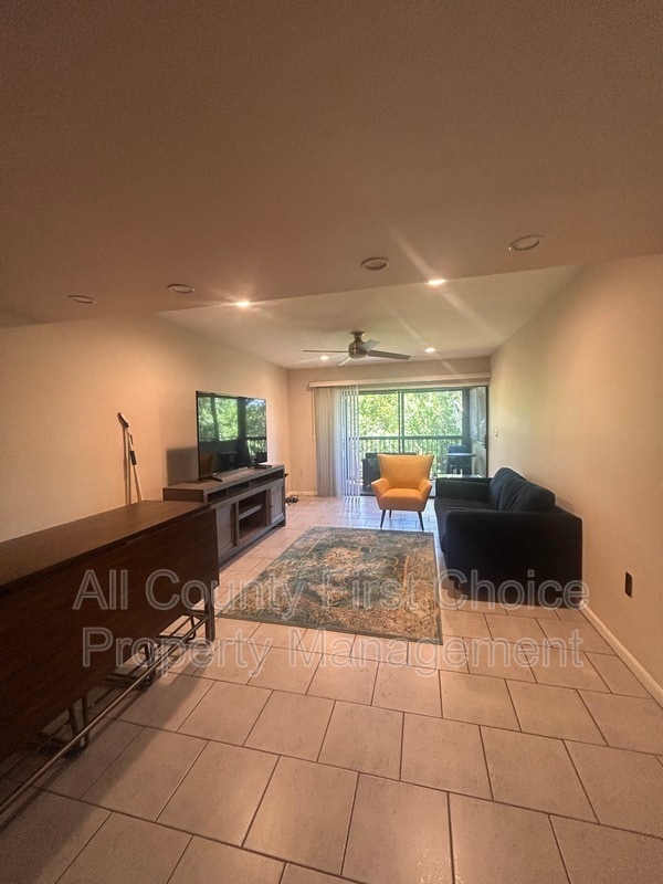 Building Photo - 760 S Village Dr