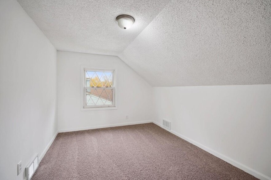 Building Photo - 5060 Hughes Ave NE