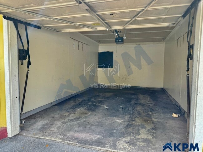 Building Photo - 1311 W Century Blvd