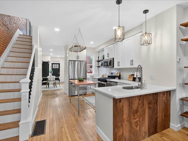 Building Photo - Gorgeous 4 Bedroom 2.5 Bathroom Available in Lancaster City