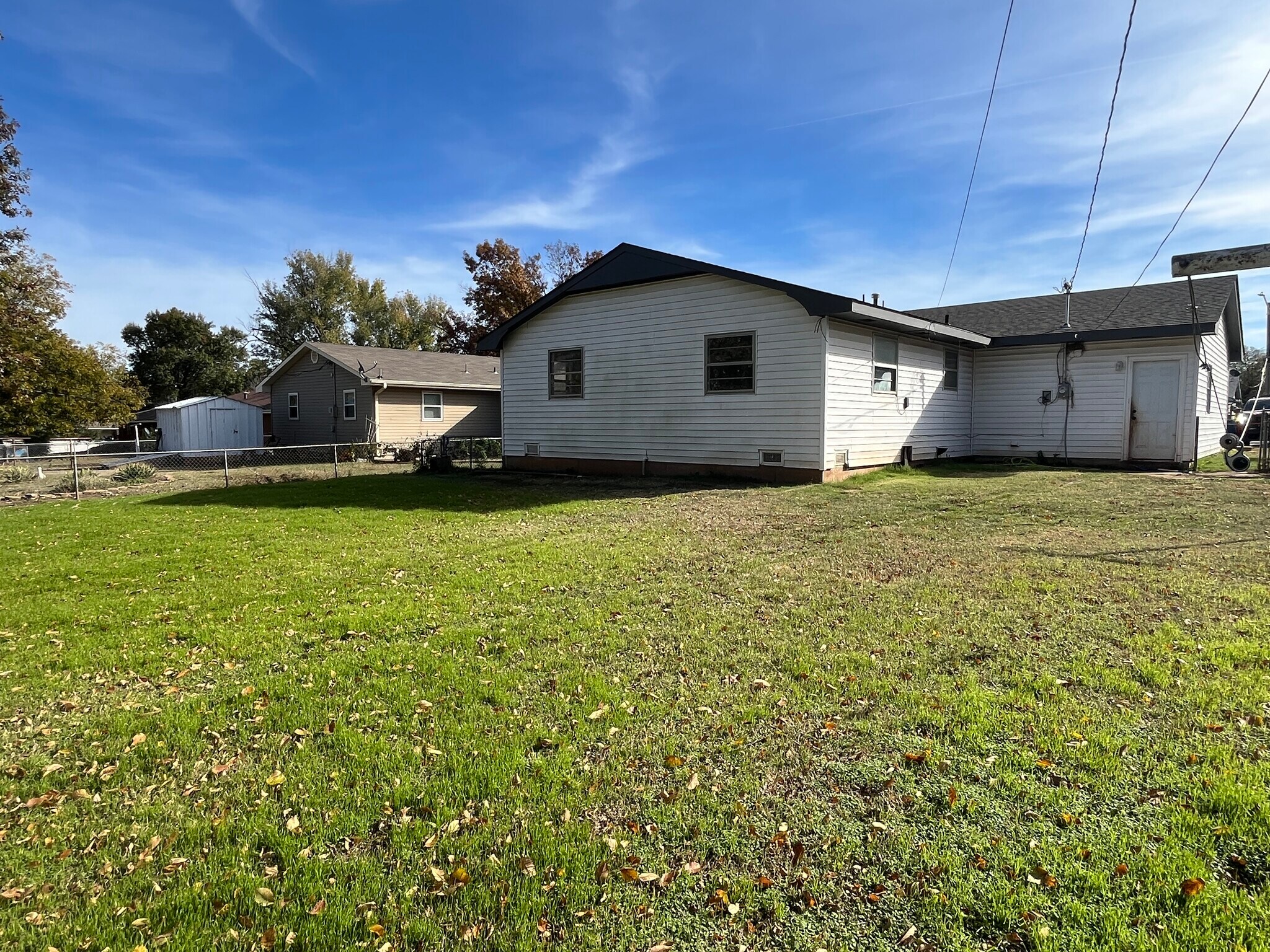 Building Photo - 1618 E 3rd Ave