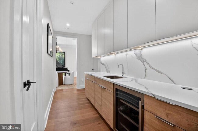 Building Photo - 1218 Karig Pl
