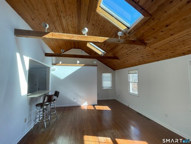 Building Photo - 113 Kings Hwy N