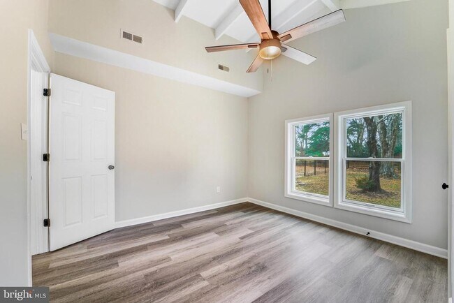 Building Photo - 611 Tebbston Dr