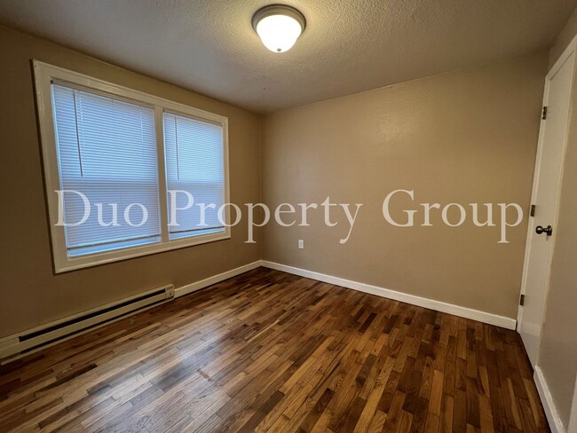 Building Photo - 13th &amp; Chambers