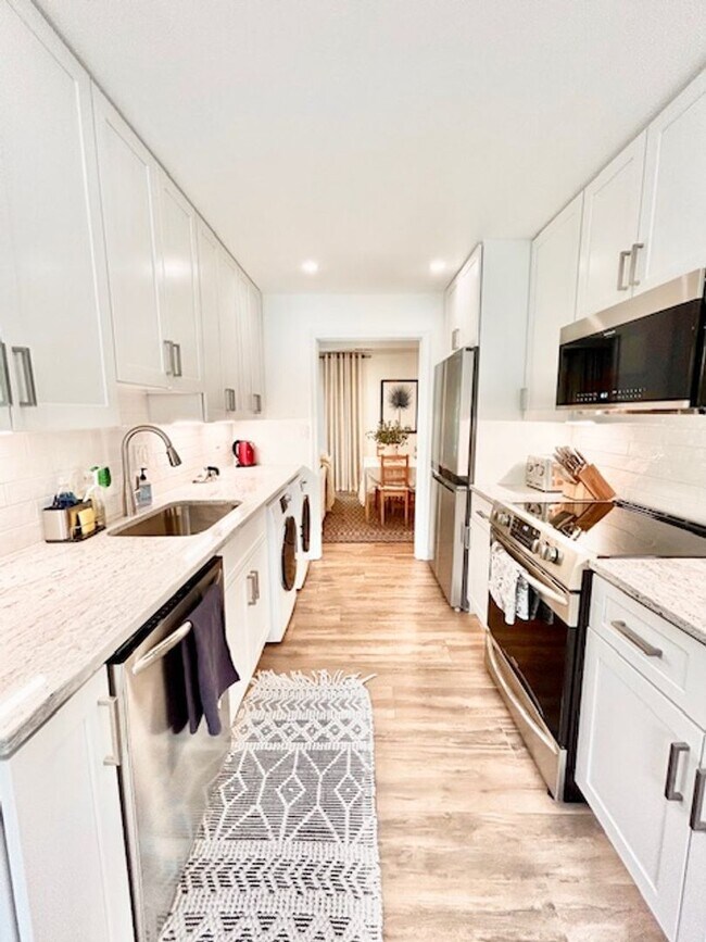 Building Photo - Welcome to DC Living!