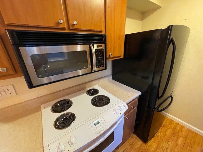 Kitchen - 132 Luna Grande Cir