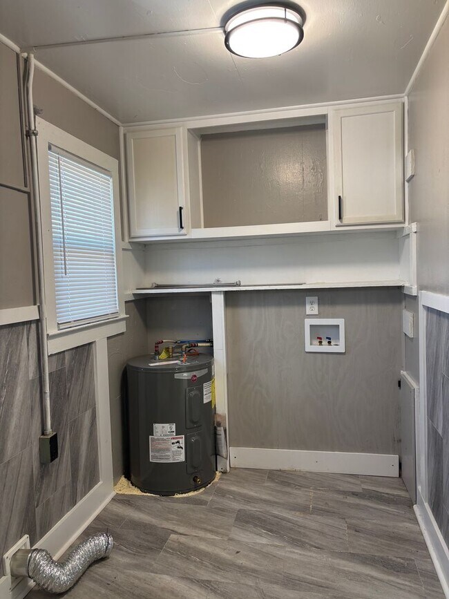 Building Photo - 1095