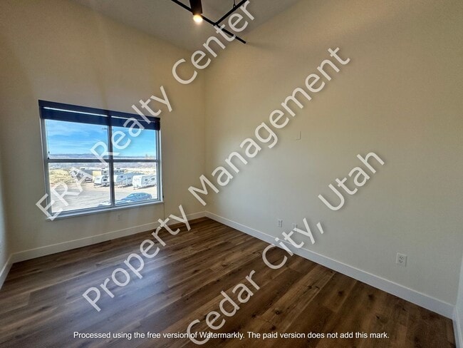 Building Photo - 2 bed / 1 bath Condo Living North End of Town - Newly Remodeled!