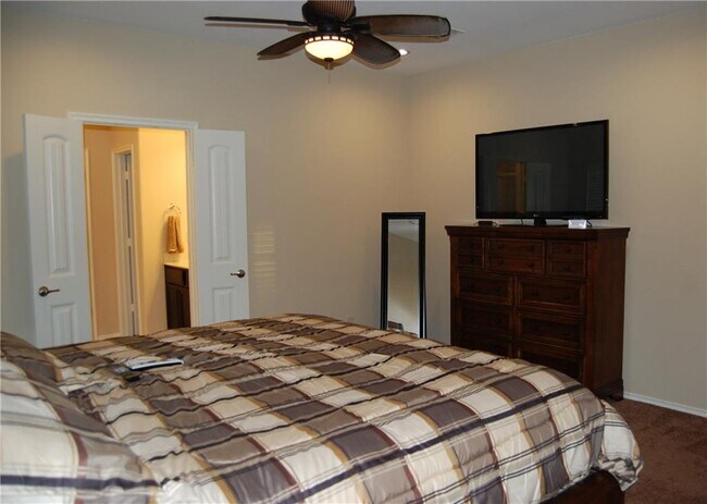 Building Photo - 2201 Liriope Ln