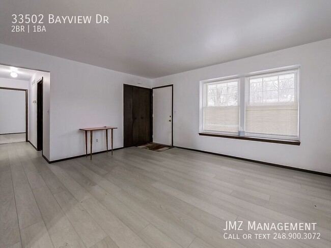 Building Photo - Welcome to this beautiful 2 bedroom, 1 bat...