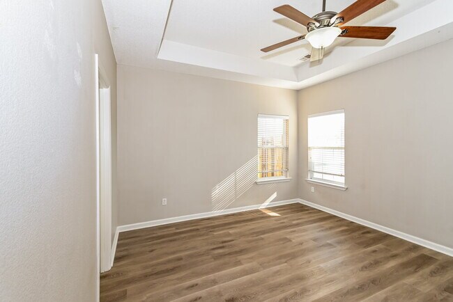 Building Photo - 9915 White Poplar Dr