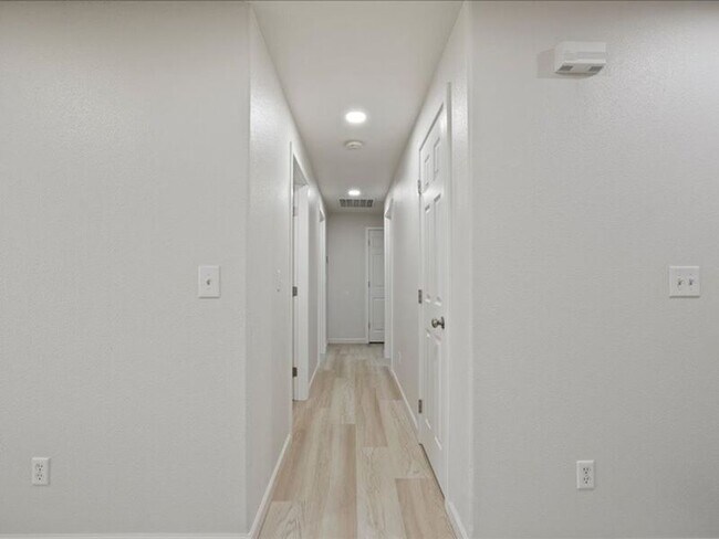 Building Photo - 7912 Quadra Dr