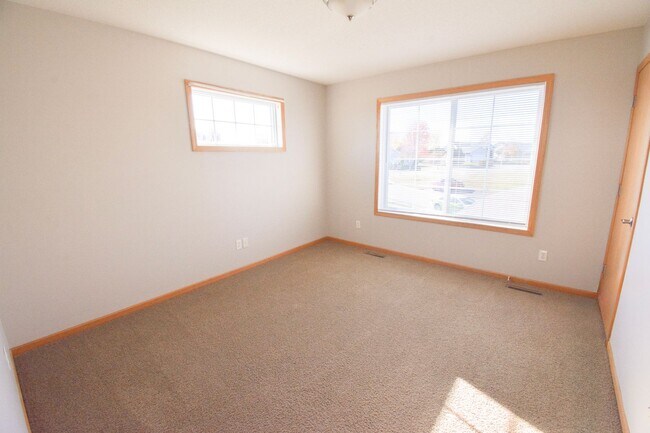 Building Photo - Incredible views from this end-unit townhome!