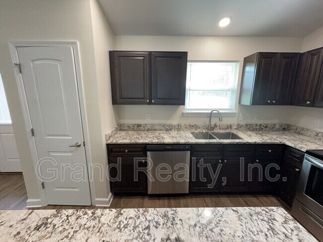Building Photo - 4004 Roxies Ln