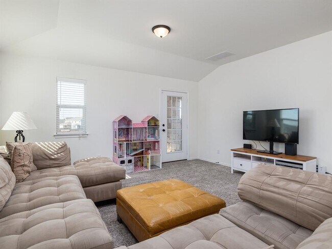 Building Photo - 3921 Riardo Dr