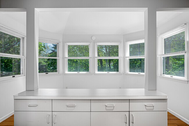 Sleeping alcove - 109 Murray St