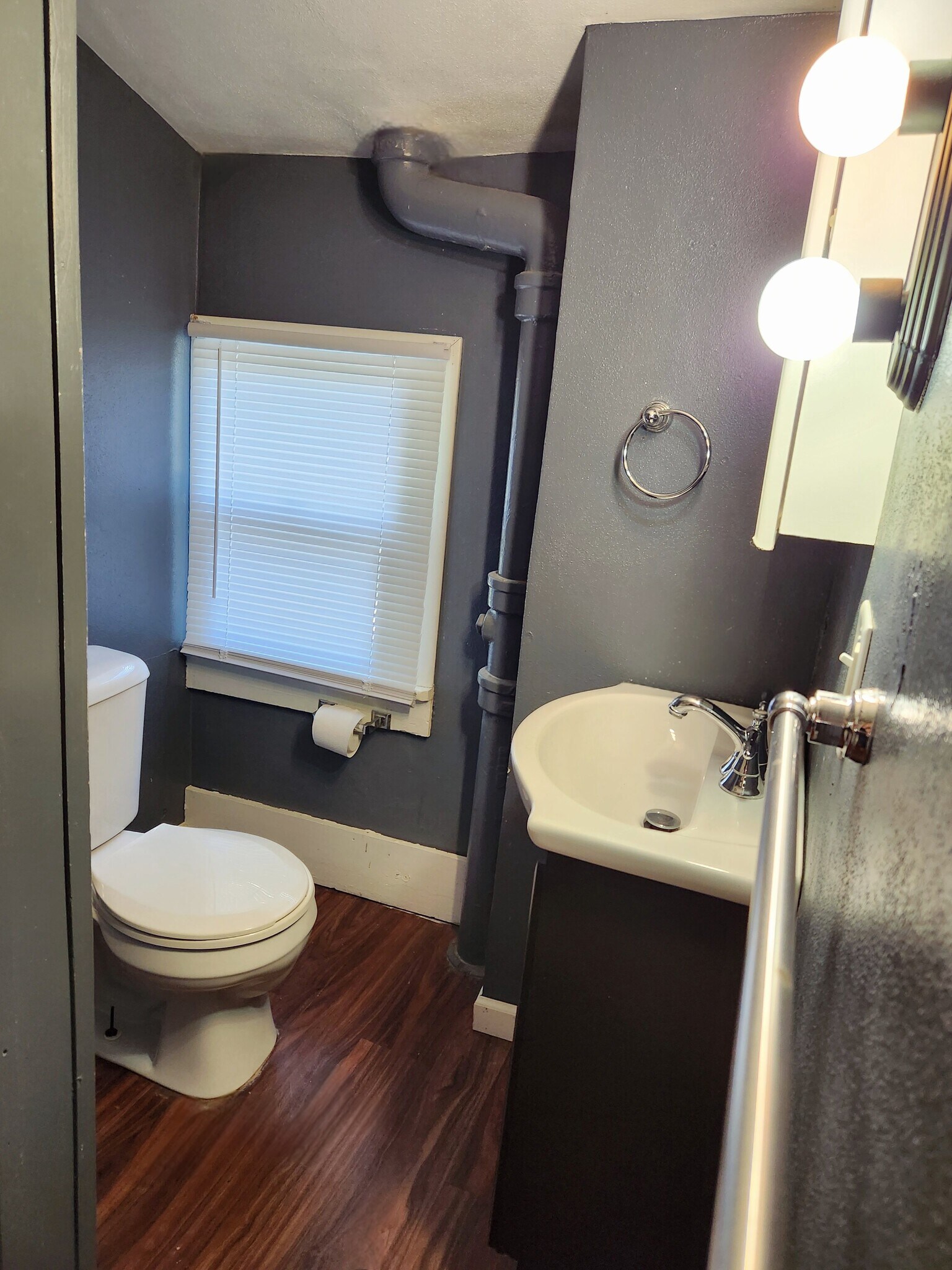 Building Photo - 1622 Ferry St