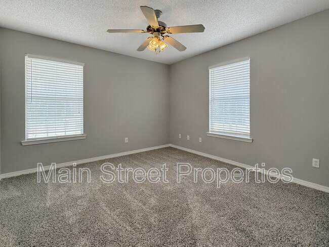 Building Photo - 2121 Pin High Dr