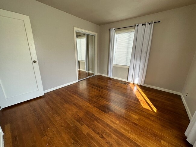 Building Photo - 3 Bed/1 Bath Home with Yard in Tahoe Park