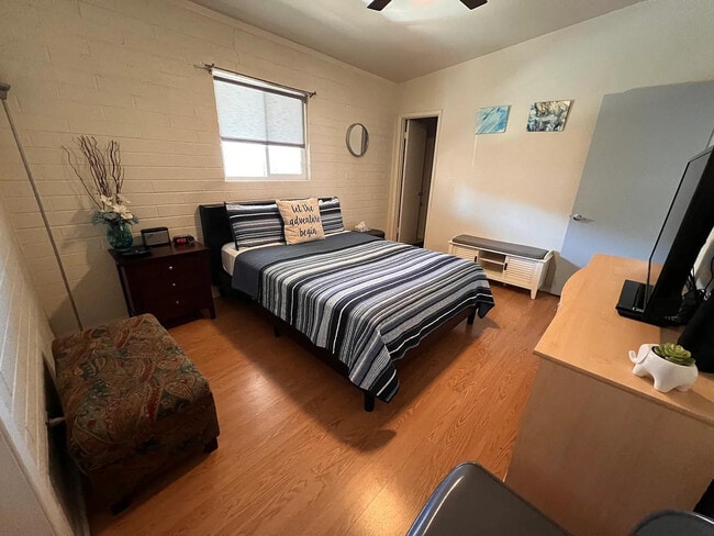 Building Photo - 1031 N 78th Pl