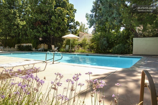 Building Photo - 1115 Creekside Way