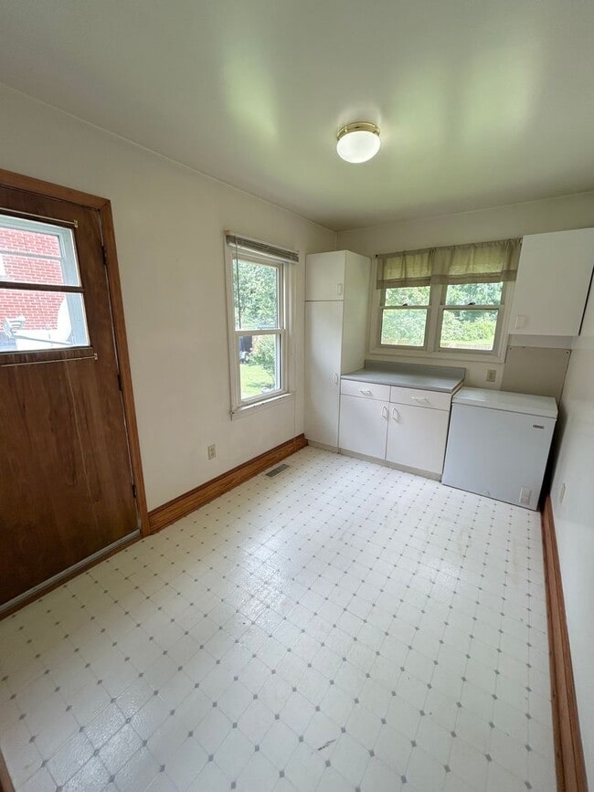 Building Photo - Beautiful Home Located in Blacksburg