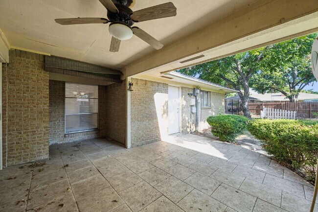 Building Photo - 1725 Northcrest Dr