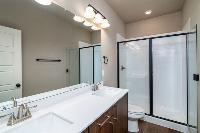 Building Photo - GORGEOUS 3 BEDROOM 2.5 BATH DUPLEX LOCATED...