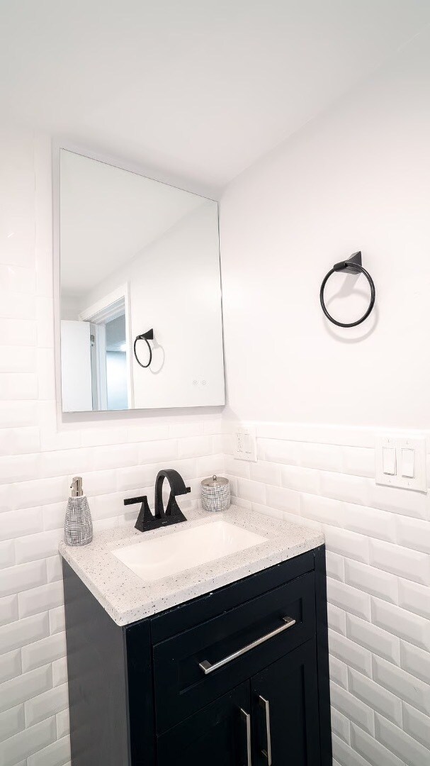 Building Photo - 188 Endicott Ave