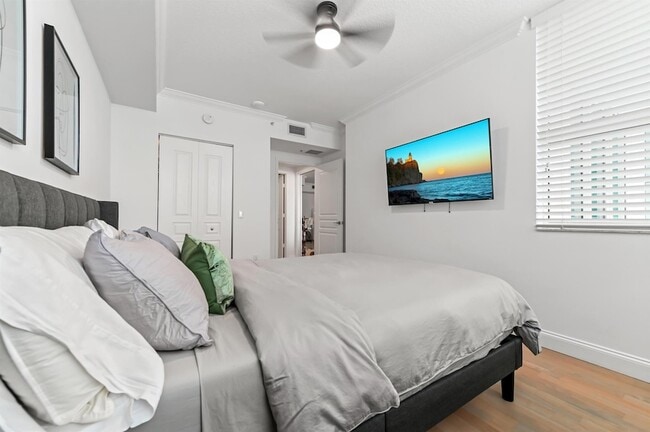 Building Photo - 350 SE 2nd St