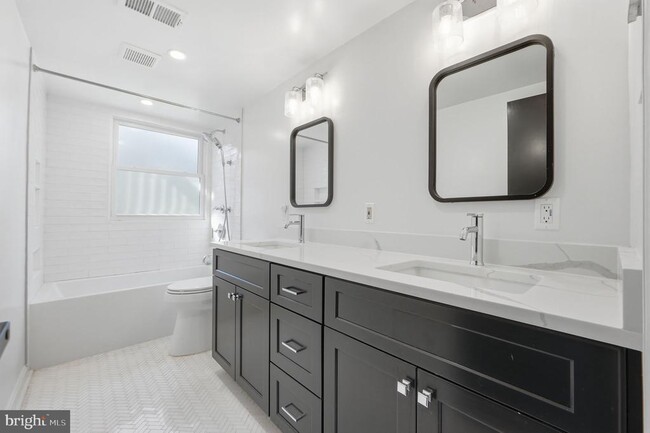 Building Photo - 448 Summers Dr