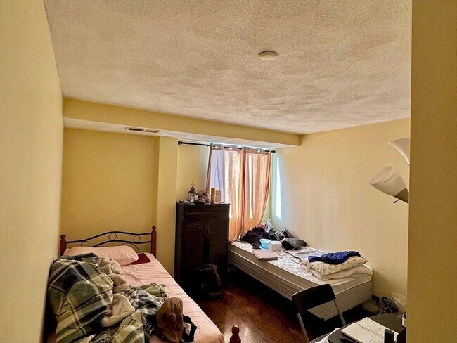 Building Photo - 205 Ferry St